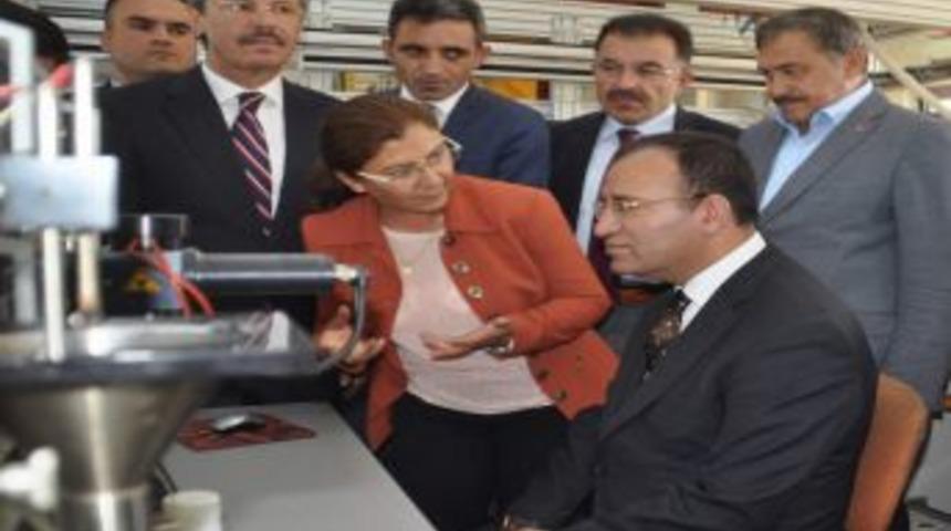 Bozdağ: 'Su Akar T&uuml;rk Bakar' S&ouml;z&uuml; Artık 'Su Akar T&uuml;rk Yapar' Olarak Değişti