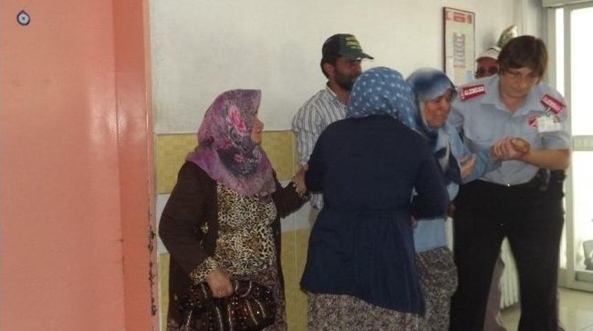 Annesine Yardıma Geldi, Elektrik Akımına Kapılıp &Ouml;ld&uuml;