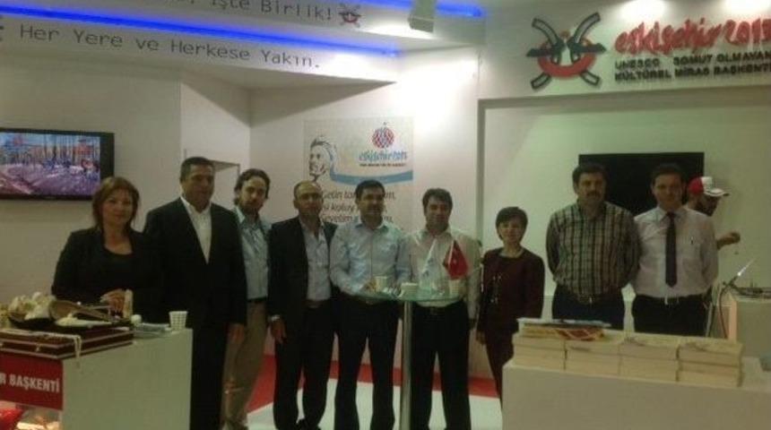 Milletvekili Salih Koca İstanbul Cnr&rsquo;daki Eskişehir Standını Ziyaret Etti