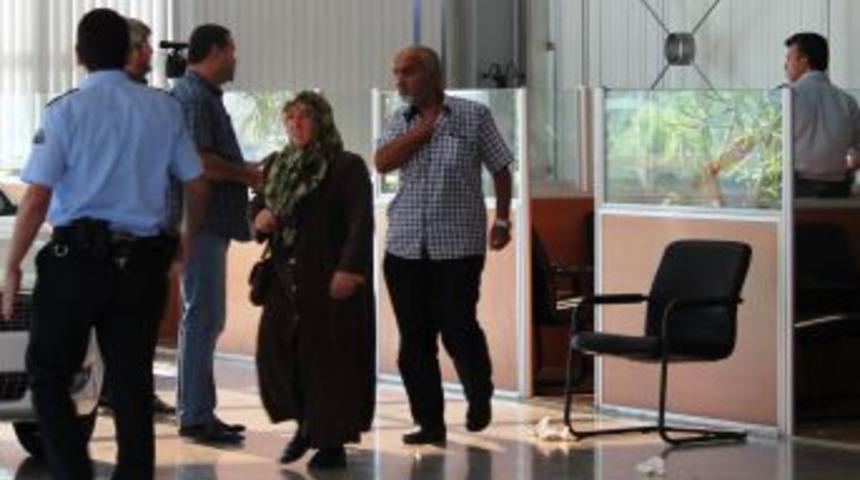 Mağdur Taksiciler Otomotiv Firmasına Yağmaladı