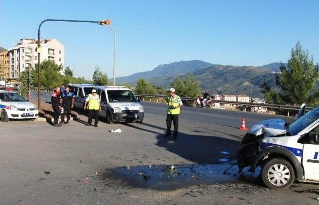 Gemlik&rsquo;te Kaza: İkisi Polis, 5 Yaralı