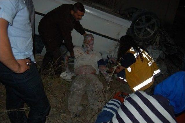 Şarampole U&ccedil;an S&uuml;r&uuml;c&uuml;, &Uuml;zerine D&ouml;k&uuml;len Boyalarla Tanınmaz Hale Geldi 1