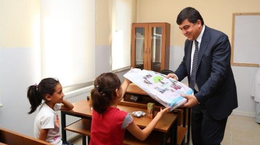 Başkan Fadıloğlu&rsquo;ndan Yetim &Ouml;ğrencilere Hediye