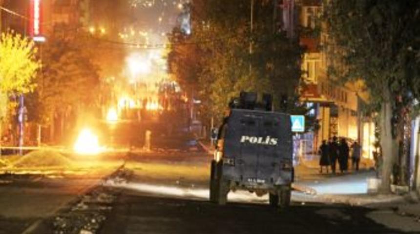 Gazi'deki Olaylar Gece De Devam Etti