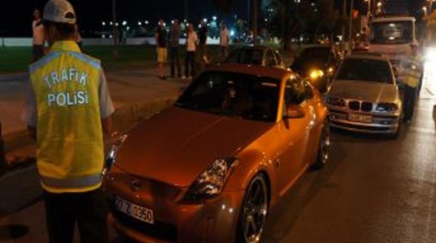 Yarış Yaptıkları Belirtilen Modifiyeli Ara&ccedil;lar Polis Uygulamasına Takıldı