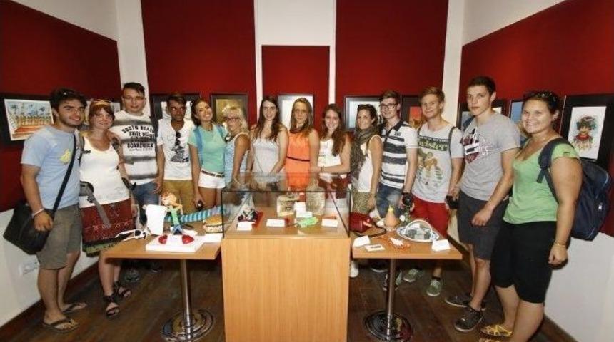 Avrupalı &Ouml;ğrenciler M&uuml;ze Ziyaretinde