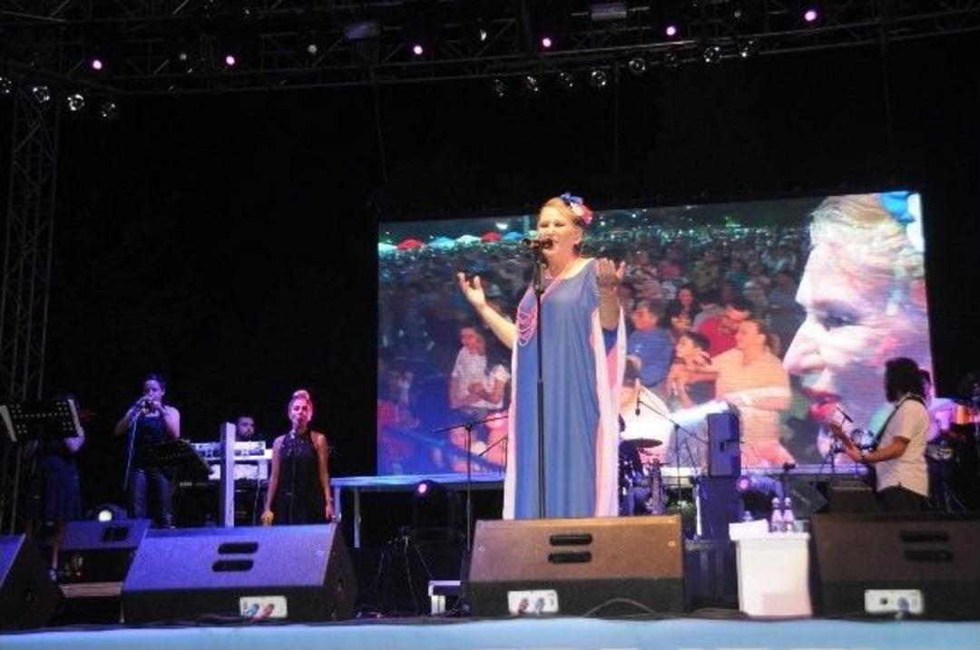 &Ccedil;orlu'da Suzan Kardeş&rsquo;ten Muhteşem Balkan M&uuml;ziği Konseri