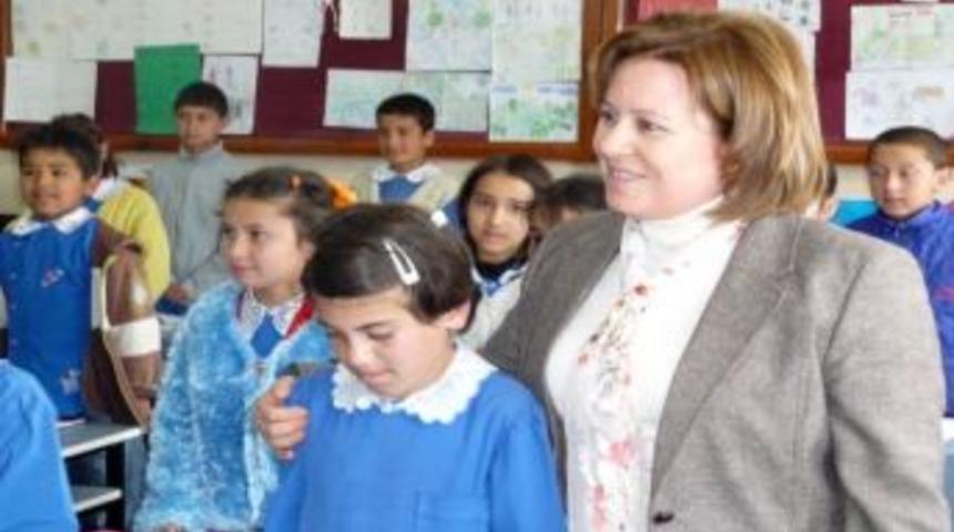 G&uuml;rkan: Adana'ya 2 Tane Eğitim Kamp&uuml;s&uuml; Yapılacak