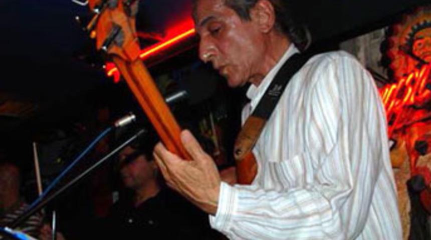 Sahnede şok &ouml;l&uuml;m!