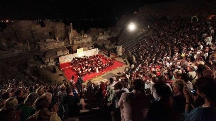 Side 13. Uluslararası K&uuml;lt&uuml;r Ve Sanat Festivali Sona Erdi