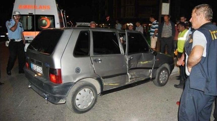 Ehliyetsiz S&uuml;r&uuml;c&uuml; Taksiyi Kaza Yerinde Bırakıp Ka&ccedil;tı