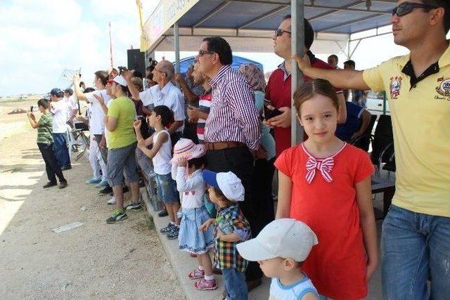 Sarı&ccedil;am Semalarında Model U&ccedil;ak Akrobasi G&ouml;sterisi 1