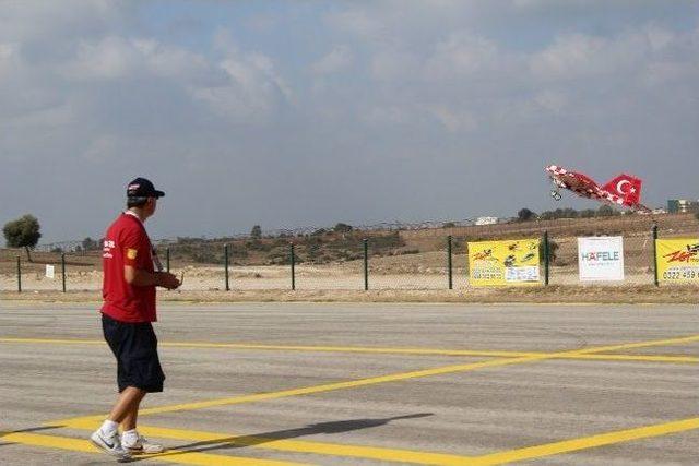 Sarı&ccedil;am Semalarında Model U&ccedil;ak Akrobasi G&ouml;sterisi 3