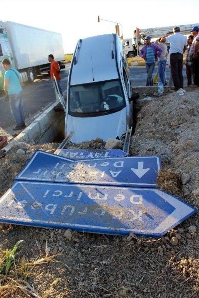 Salihli’de Trafik Kazası: 5 Yaralı