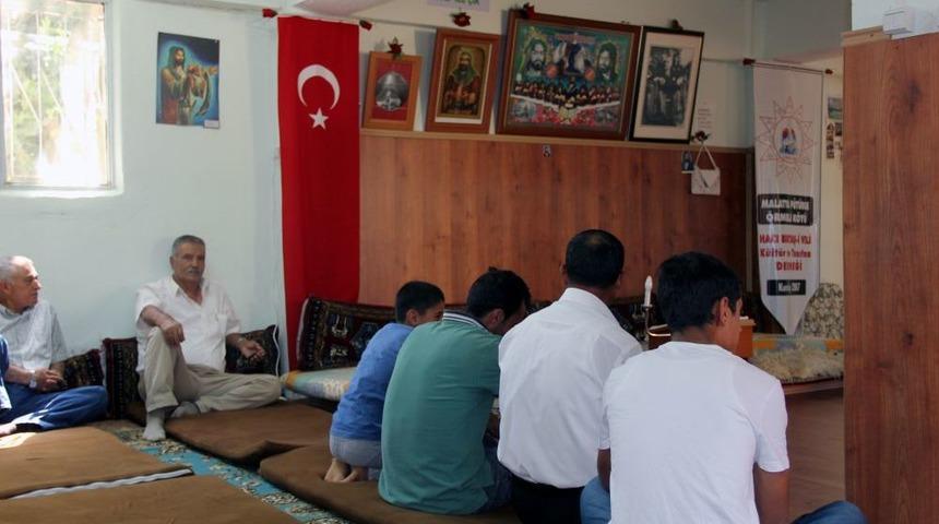 Yan Yana Olan Cami Ile Cemevi, Hoşg&ouml;r&uuml;n&uuml;n Merkezi