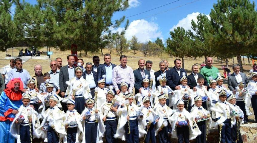 Merzifon Belediyesi, 50 &Ccedil;ocuğu S&uuml;nnet Ettirdi