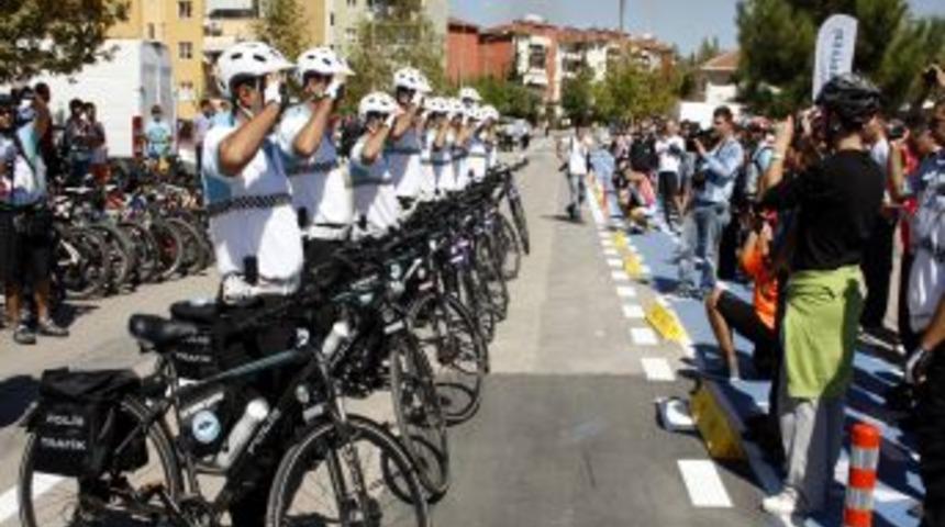 Bisiklet&ccedil;iler, Bisikletli Polislere Emanet