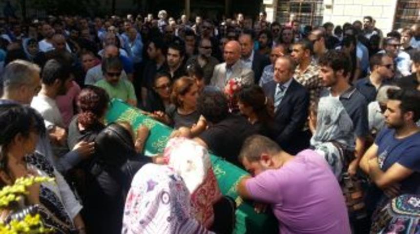 Serdar Kadakal'ın Ablası: Otopsi Raporu Gelmeden &Ouml;l&uuml;m Sebebi Belli Olmaz