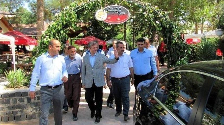 Başkan Tahmazoğlu Araban&rsquo;da Menengi&ccedil; Kahvesi Molası Verdi.