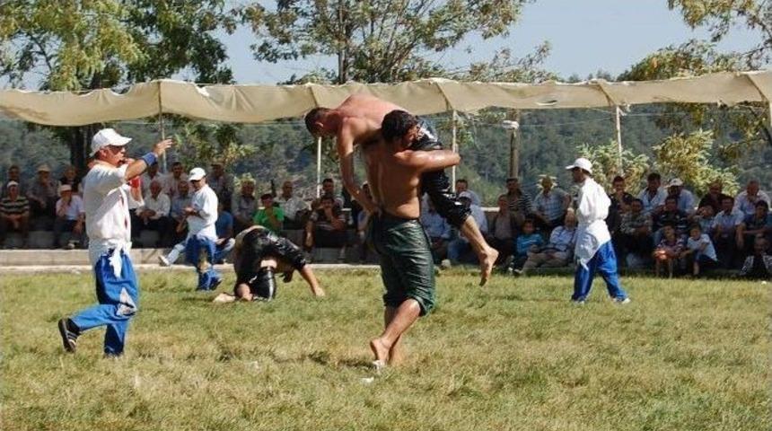 66. Tarihi Harmancık Yağlı Pehlivan G&uuml;reşleri Başladı