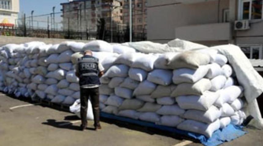 Diyarbakır'da 10 ton uyuşturucu ele ge&ccedil;irildi