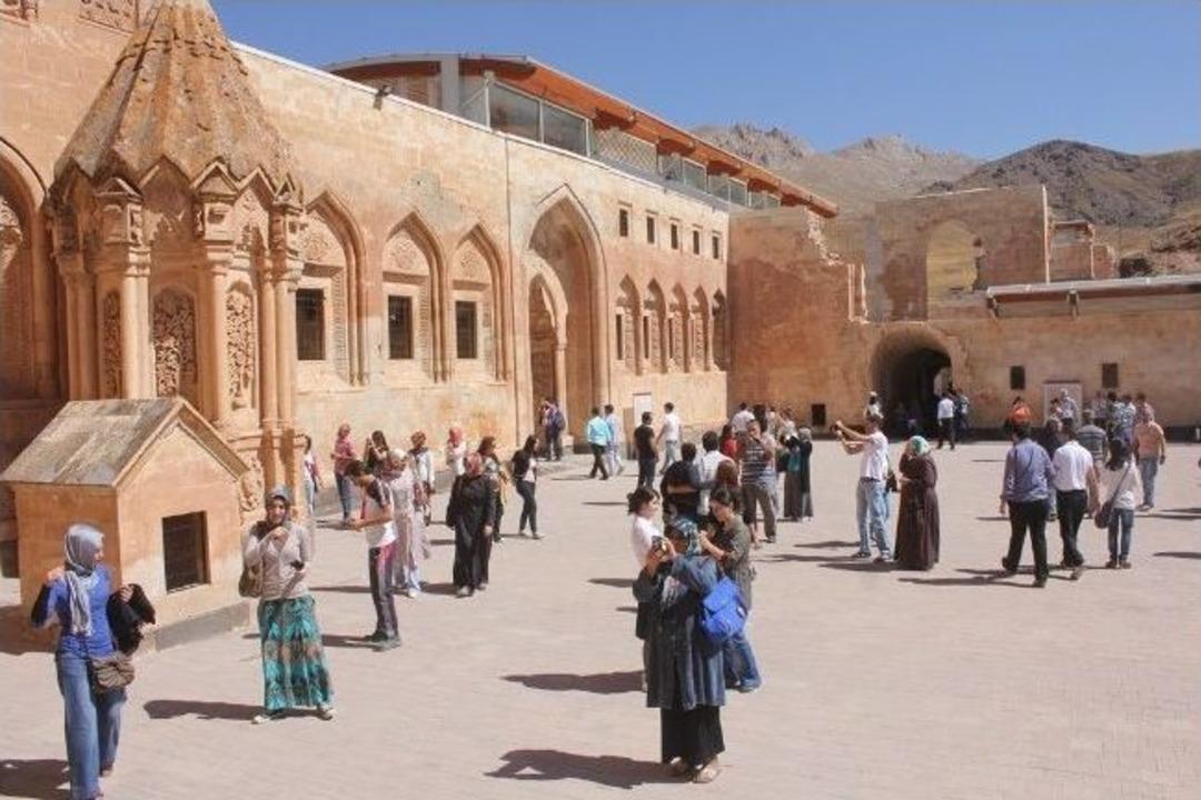 &Ouml;ğretmenler İshak Paşa Sarayı&rsquo;na Hayran Kaldı