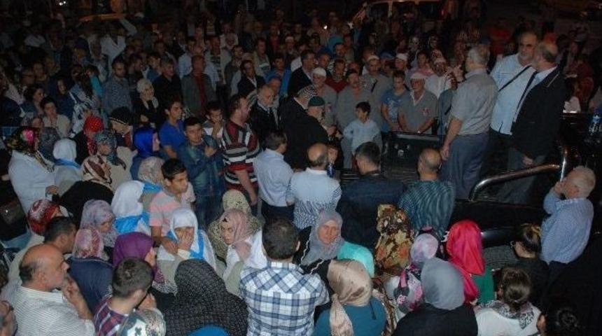 Sakarya'nın İlk Hacı Kafilesi Sapanca'dan Dualarla Uğurlandı