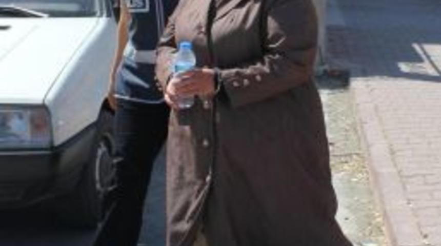 Akrabasının Evinden Altın &Ccedil;aldığı Iddiası