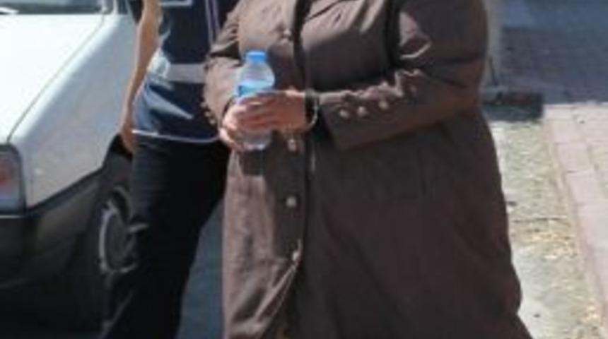 Akrabasının Altınlarını &Ccedil;alan Kadın Tutuklandı