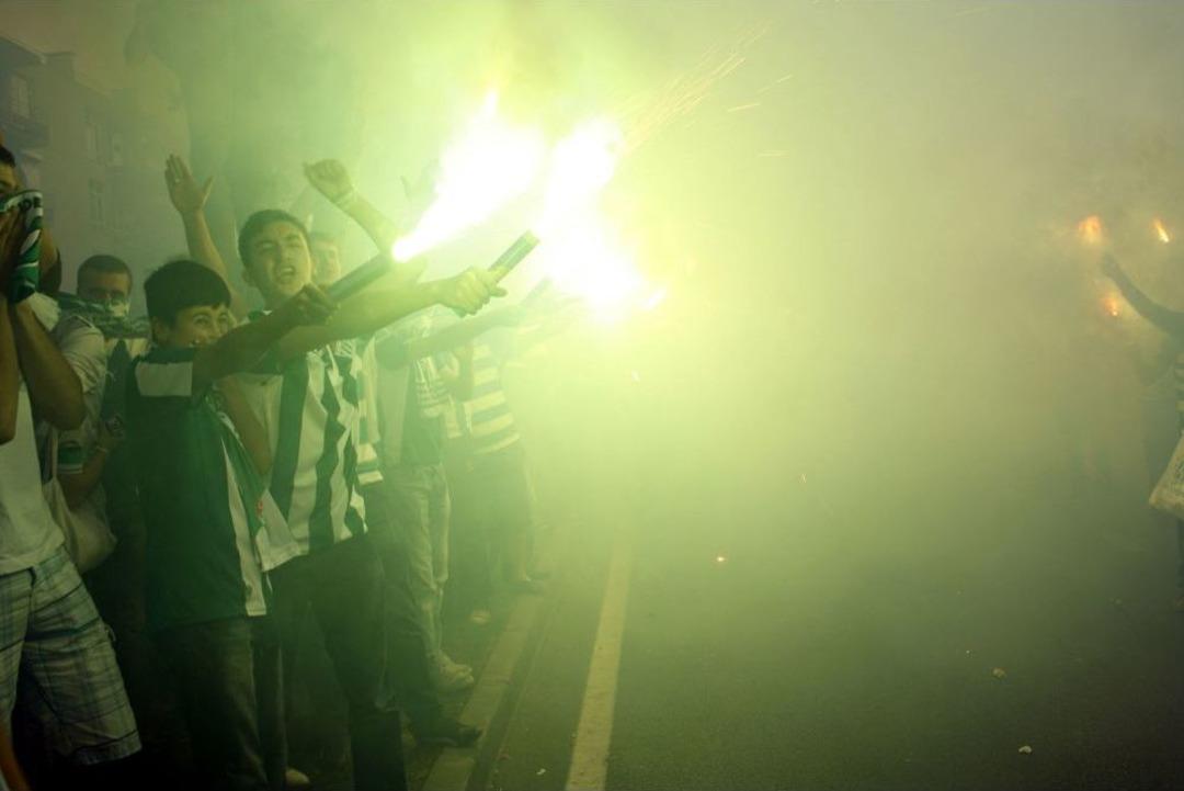 Bursaspor'a Meşaleli Karşılama