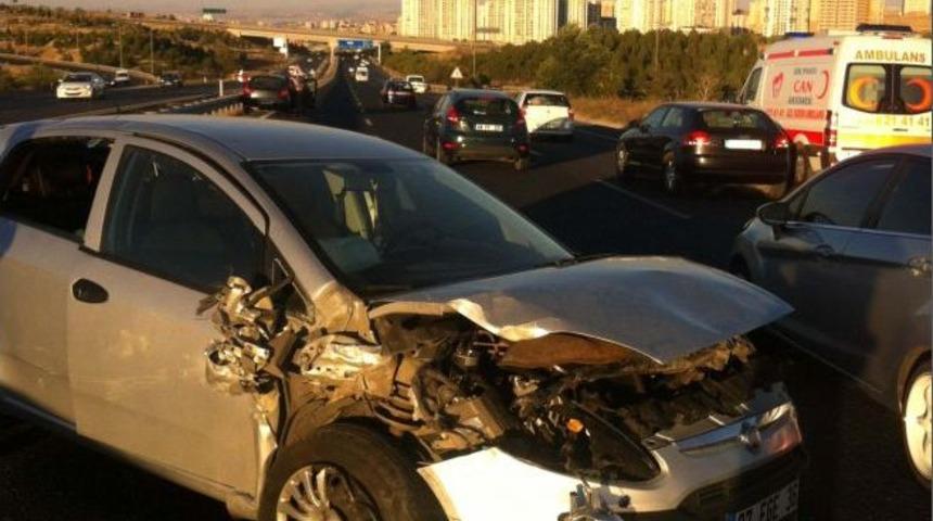 Ankara'da Trafik Kazası: 1'i 35 G&uuml;nl&uuml;k Bebek, 9 Yaralı