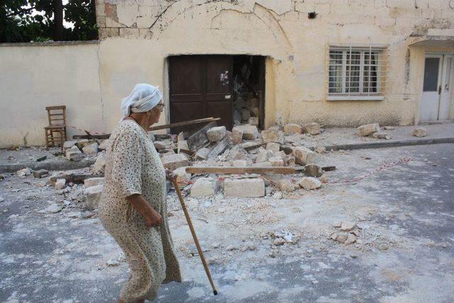 Mersin’de Tarihi Bina Çöktü: 1 Yaralı