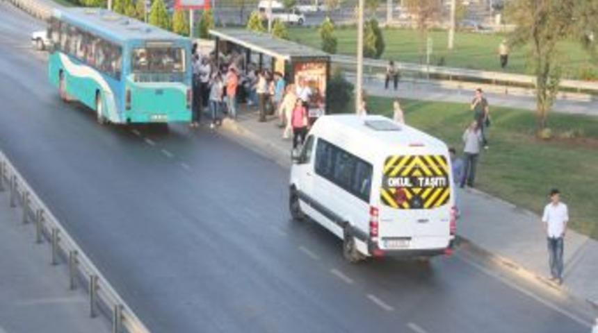 İstanbul&rsquo;da Okul Servisleri Trafiğe &Ccedil;ıktı