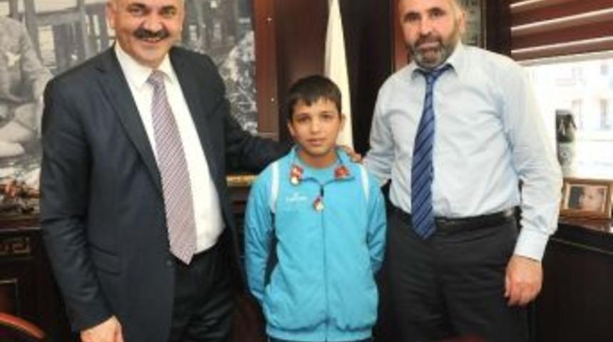 Kızılcahamamsporlu G&uuml;reş&ccedil;i, İstanbul B&uuml;y&uuml;kşehir&rsquo;e Transfer Oldu