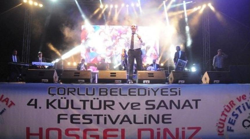 &Ccedil;orlu'da Mustafa Keser Konserine B&uuml;y&uuml;k İlgi