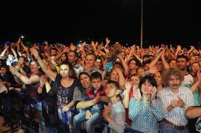 &Ccedil;orlu da Mustafa Keser Konserine B&uuml;y&uuml;k İlgi 2