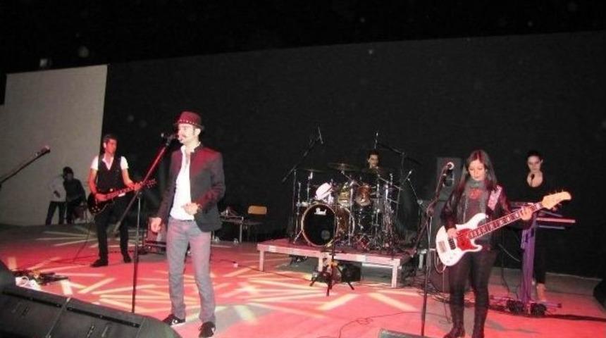 Hisarcıklı Gen&ccedil;ler Kabare Band İle Coştu