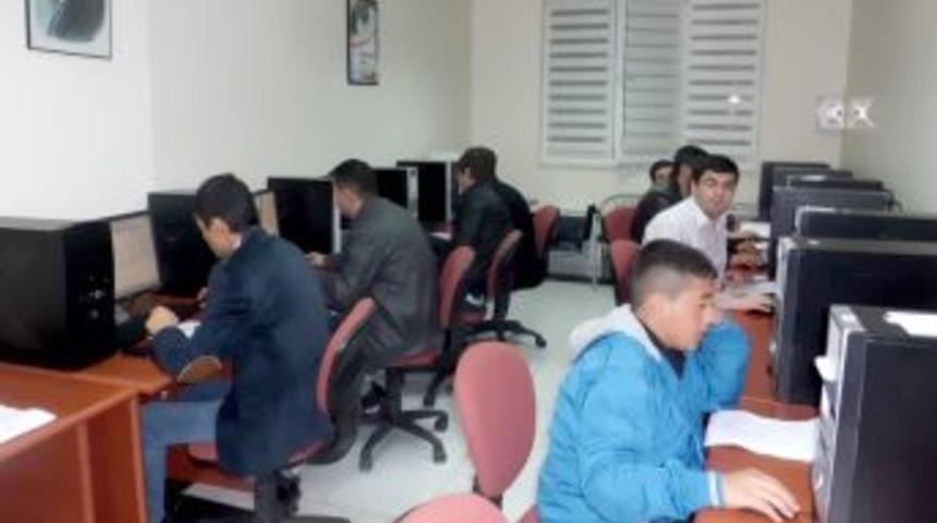 T&Uuml;M-İŞ DER Meslek Sahibi Yapıyor