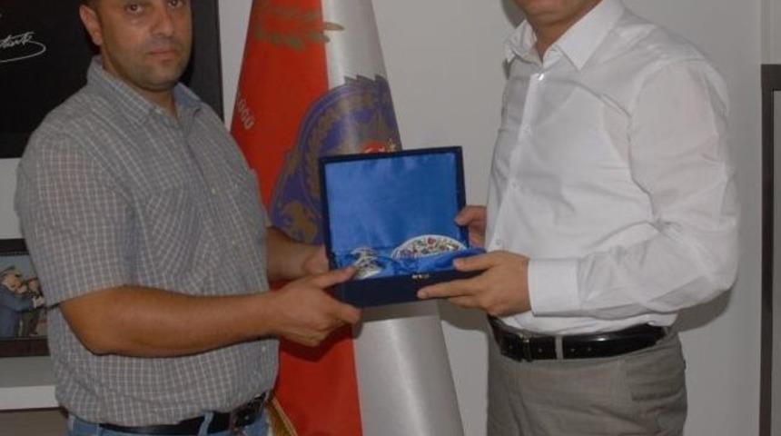 Emniyet M&uuml;d&uuml;r&uuml; Bing&ouml;ll&uuml;lere Kefil Oldu