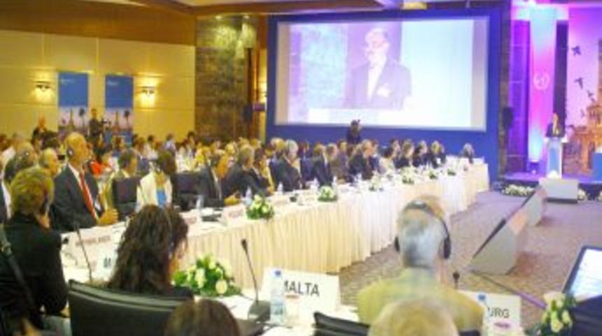 Bakan M&uuml;ezzinoğlu'ndan D&uuml;nya Sağlık &Ouml;rg&uuml;t&uuml;'ne Suriye &Ccedil;ağrısı