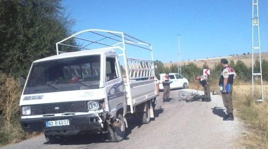 Konya'da Kamyonet İle Motosiklet &Ccedil;arpıştı 2 Kişi Yaralandı