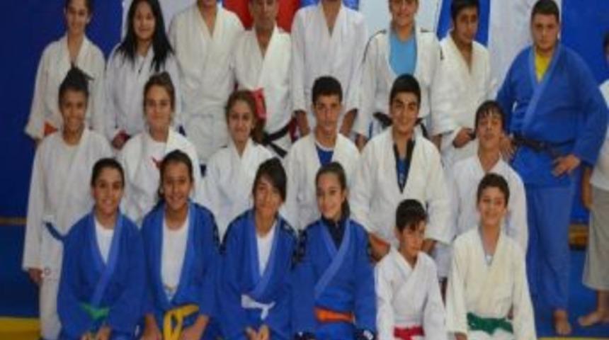 Judocular 8 Madalya İle Döndü