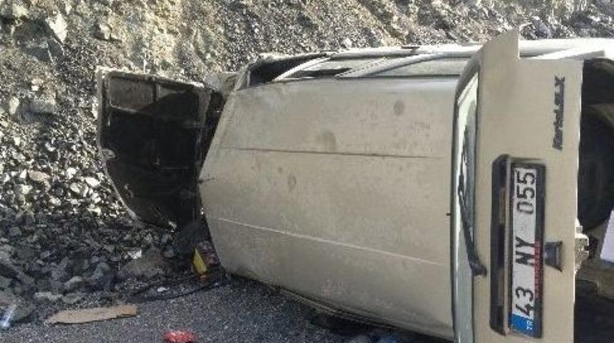 Harmancık'ta Otomobil Devrildi: 4 Yaralı