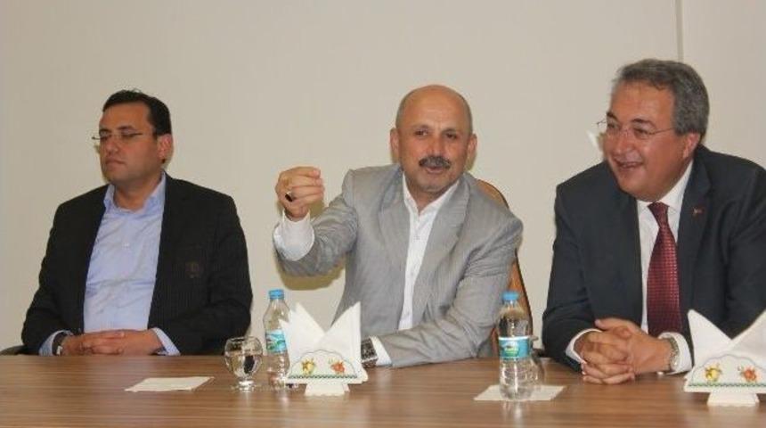 &Uuml;nver,s&ouml;zleşmeli Personelin Kadroya Ge&ccedil;mesi T&ouml;reninde Konuştu: