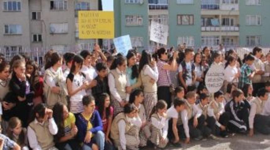 &Ouml;ğrenciler, Okul Kıyafeti Konusunda Şaşkın