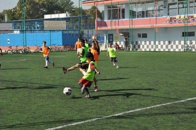 Düzce’de Geleceğin Futbolcuları Yetişiyor