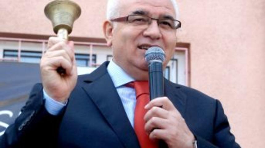 Vali &Ccedil;akır, &Ouml;ğrencilerle Horon Tepti