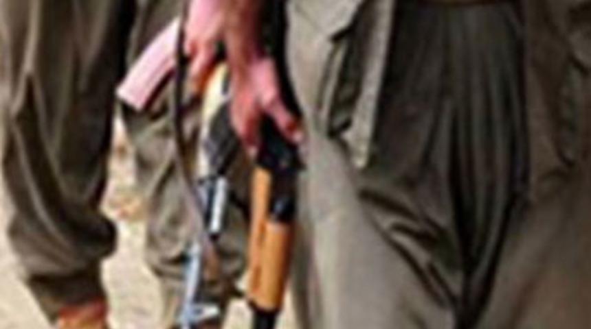 PKK'lılar şantiye basıp ara&ccedil; yaktı