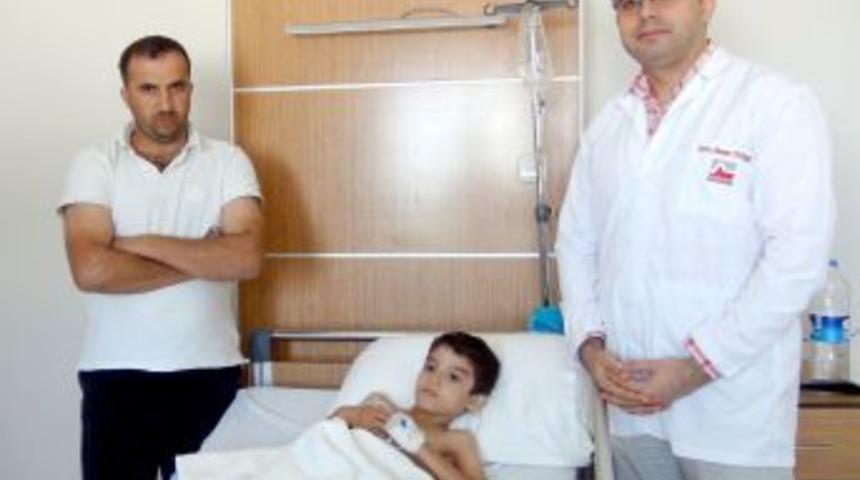 &Uuml;zerinden Askeri Ara&ccedil; Ge&ccedil;en Suriyeli &Ccedil;ocuk Hatay'da Tedavi Edildi