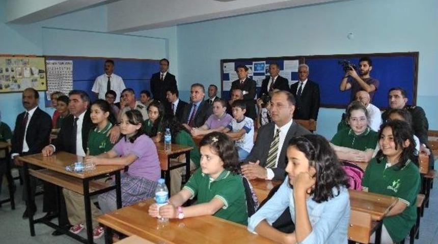 İlk Derse Protokol De Katıldı